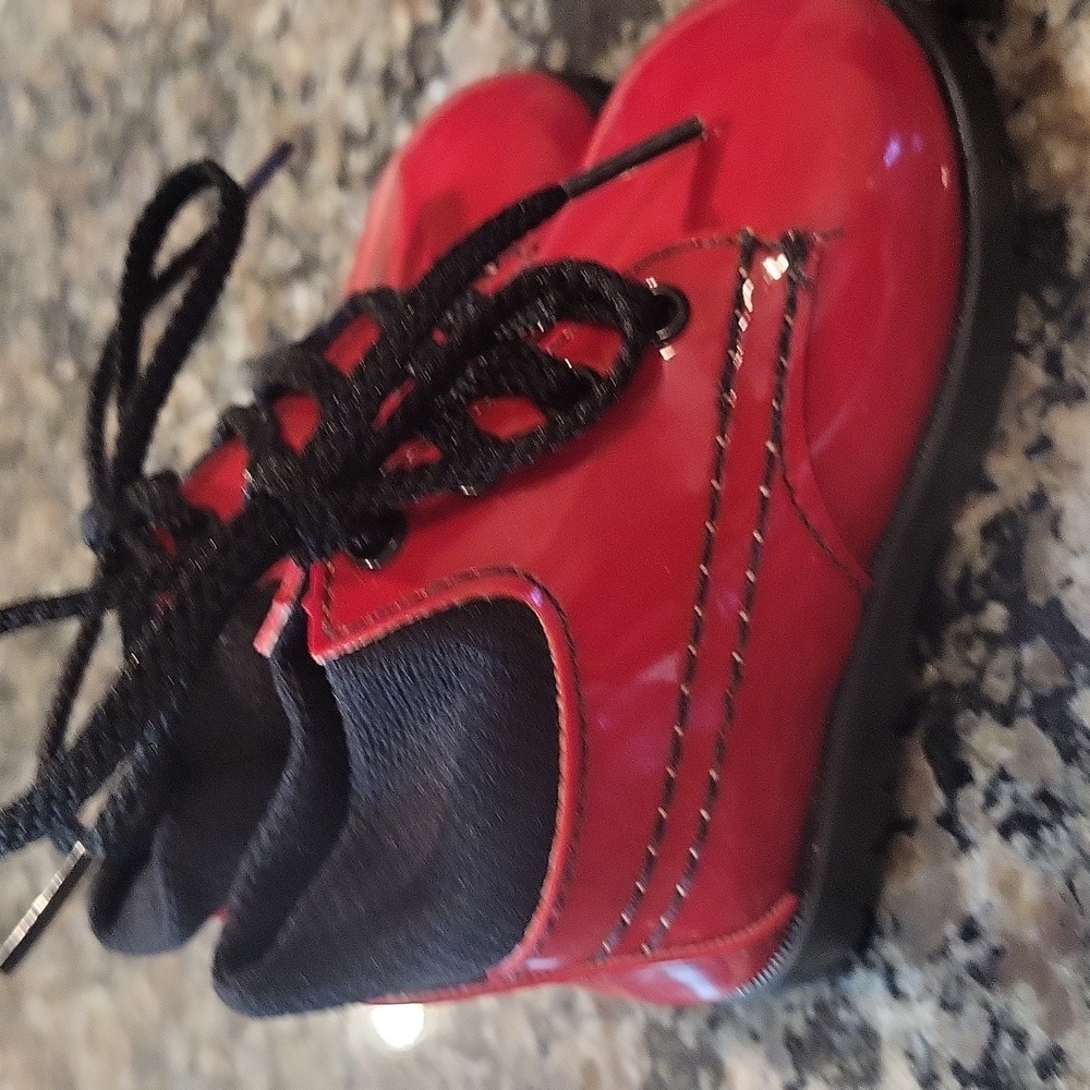red patent Baby shoes size 1 fits 6 weeks to 3 months new